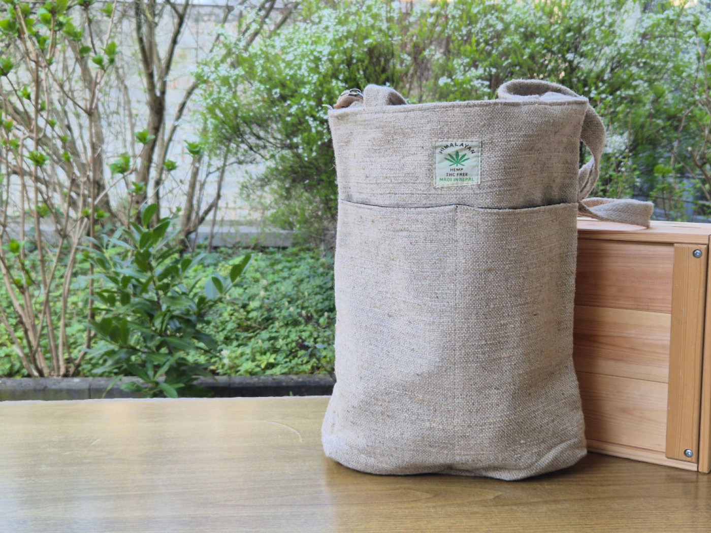 Schlichte Umhängetasche aus Hanf in natürlicher Optik